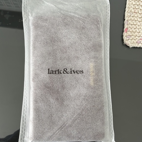 Lark & Ives burgundy wallet - Picture 5 of 5